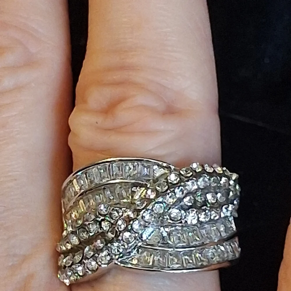 Elegant Silvertone Ring With Princess Square And Round Faux Diamonds 10 1/2
